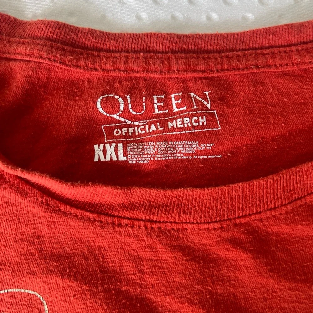 Queen‎ Rock Band Graphic T-Shirt Mens XXL Red Short Sleeve Official Merch Tee